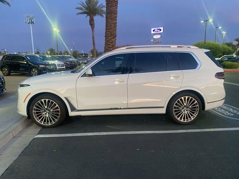 Used 2024 BMW X7 xDrive40i w/ Premium Package AWD/4WD image 4