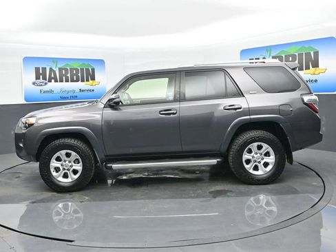 Used 2018 Toyota 4Runner SR5 Premium image 2