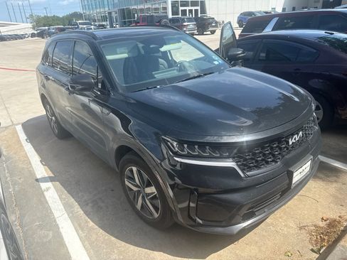 Used 2023 Kia Sorento S w/ Panoramic Sunroof Package FWD image 5