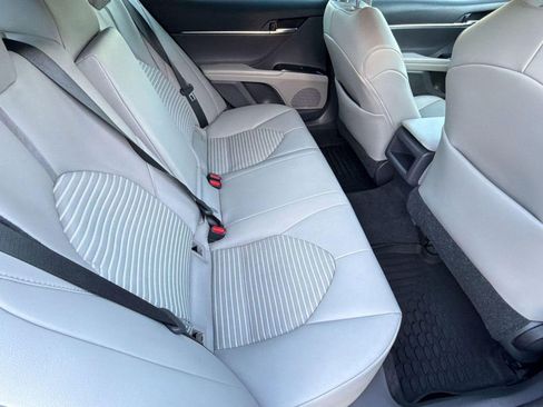 Used 2020 Toyota Camry SE image 32