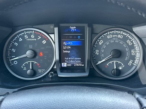 Used 2022 Toyota Tacoma TRD Off-Road w/ Technology Package image 26