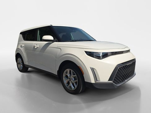 Used 2024 Kia Soul LX w/ Option Group 015 FWD image 8