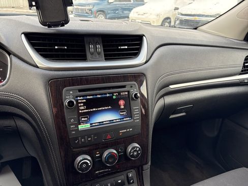 Used 2017 Chevrolet Traverse LT w/ Style and Technology Package image 19
