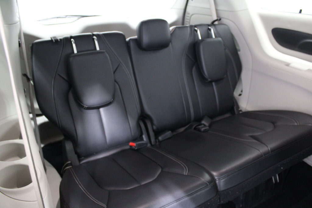 Used 2022 Chrysler Pacifica Touring-L FWD image 21