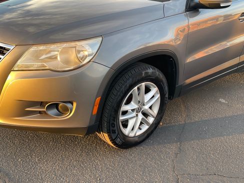 Used 2011 Volkswagen Tiguan SE image 7