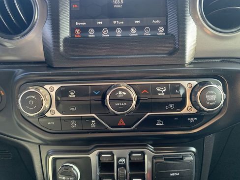 Used 2023 Jeep Gladiator Sport image 16