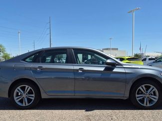 Used 2024 Volkswagen Jetta SE FWD video 4