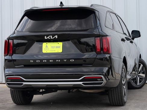 Used 2022 Kia Sorento S w/ Panoramic Sunroof Package image 4