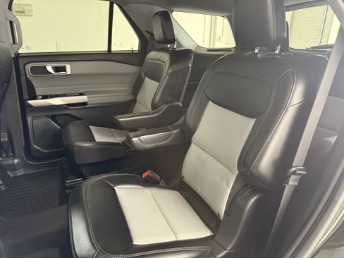 Used 2022 Ford Explorer XLT w/ Equipment Group 202A image 40