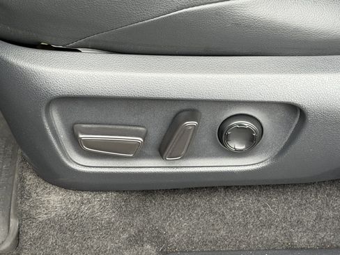 Used 2025 Toyota 4Runner Limited AWD/4WD image 16