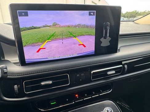 Used 2022 Lincoln Nautilus FWD image 9