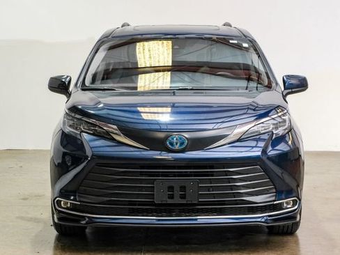 Used 2022 Toyota Sienna XLE w/ XLE Plus Package AWD/4WD image 10