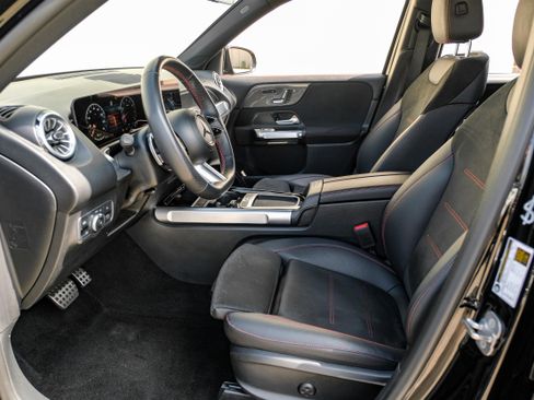 Used 2024 Mercedes-Benz GLB 250 image 3