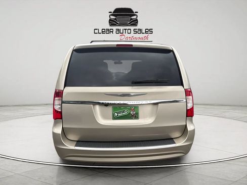 Used 2012 Chrysler Town & Country Touring w/ Entertainment Group #1 FWD image 5