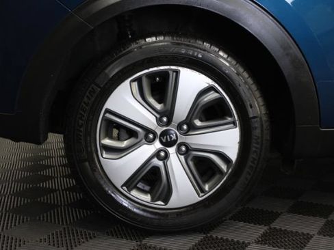 Used 2019 Kia Niro LX FWD image 5