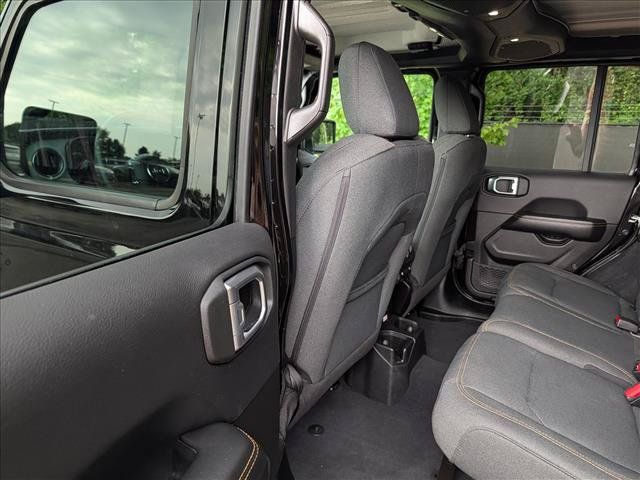 Used 2025 Jeep Wrangler Unlimited Sahara AWD/4WD image 22