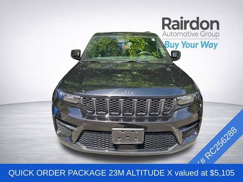 Used 2024 Jeep Grand Cherokee Altitude AWD/4WD image 2