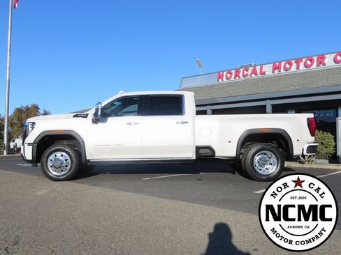 Used 2024 GMC Sierra 3500 Denali Ultimate image 2