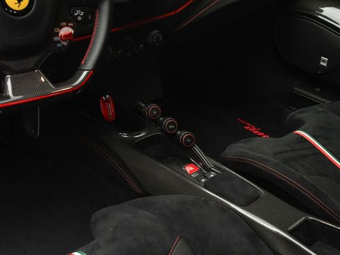Used 2020 Ferrari 488 Pista Coupe RWD image 35