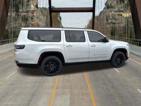 New 2026 Jeep Grand Wagoneer L Limited AWD/4WD image 10