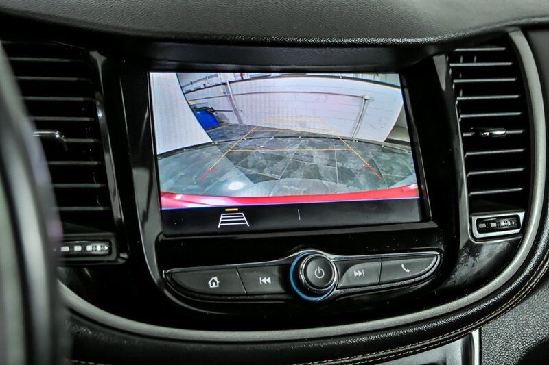 Used 2020 Chevrolet Trax LT AWD/4WD image 28