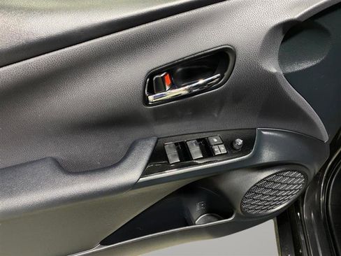 Used 2022 Toyota Prius XLE FWD image 8