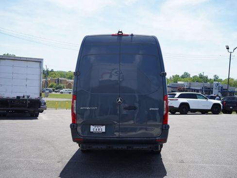 Used 2019 Mercedes-Benz Sprinter 170 image 4