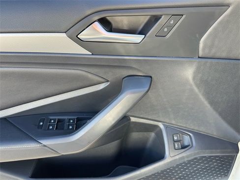 Certified 2022 Volkswagen Jetta S image 8