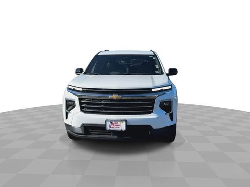 Used 2025 Chevrolet Traverse LT image 3