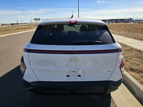 New 2026 Hyundai Kona SE image 4