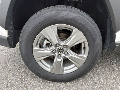 Certified 2025 Toyota RAV4 XLE FWD image 28