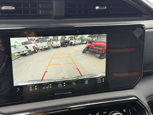 Used 2022 GMC Sierra 1500 AT4 w/ AT4 Premium Package AWD/4WD image 21