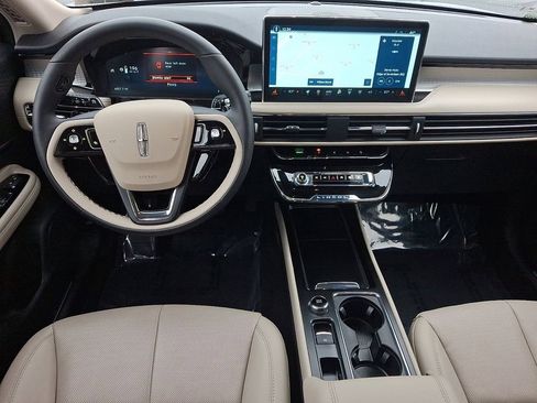 Certified 2025 Lincoln Corsair AWD w/ Equipment Group 101A image 11