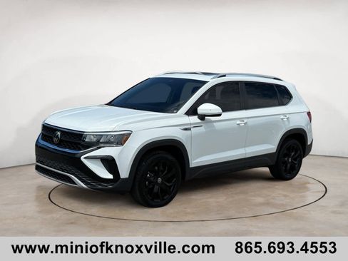 Used 2024 Volkswagen Taos SE FWD image 7