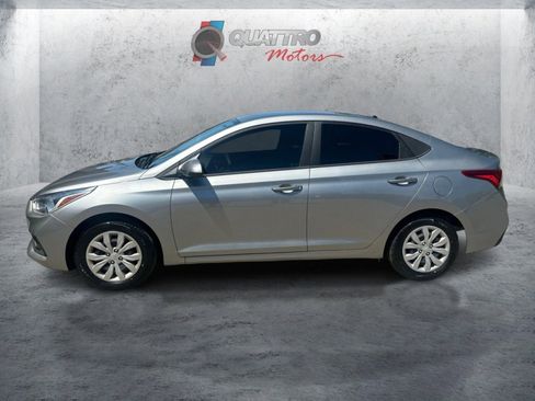 Used 2022 Hyundai Accent SE FWD image 2