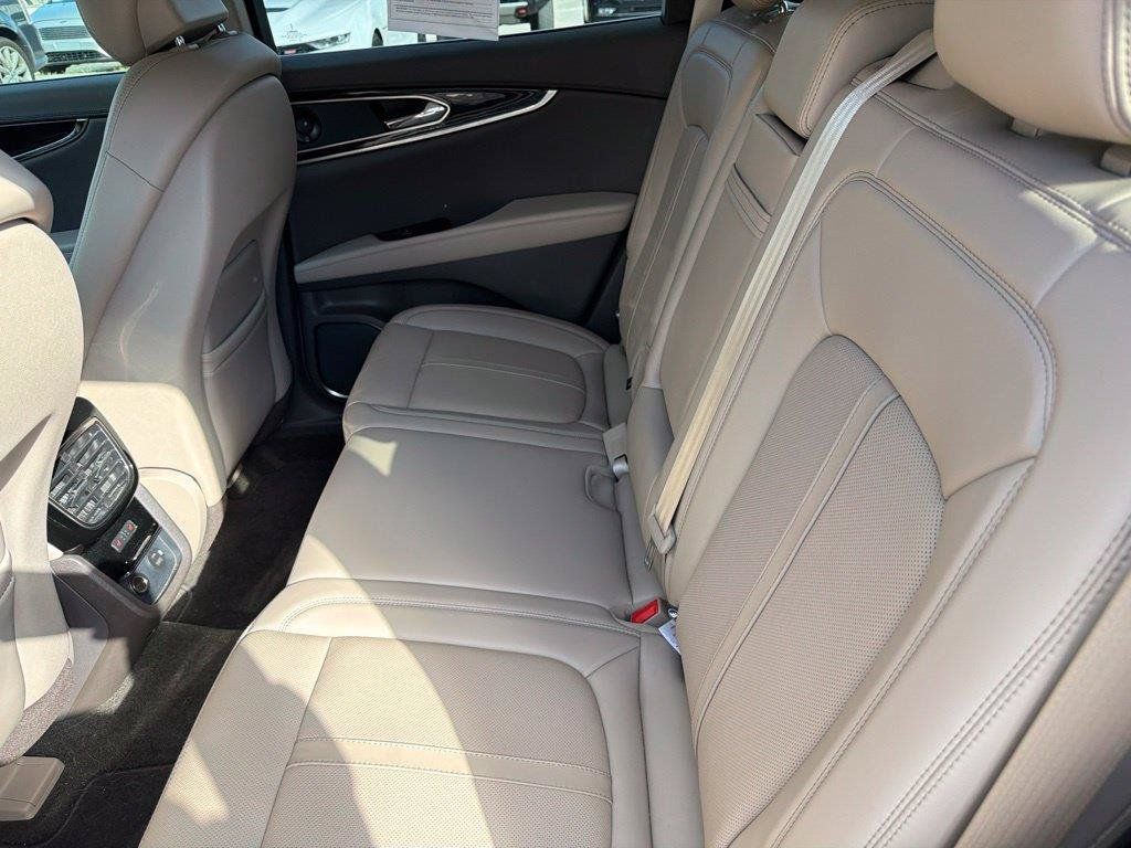 Used 2021 Lincoln Nautilus Reserve w/ Equipment Group 201A AWD/4WD image 9