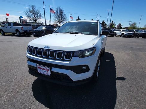 New 2024 Jeep Compass Latitude w/ Sun and Sound Group AWD/4WD image 3