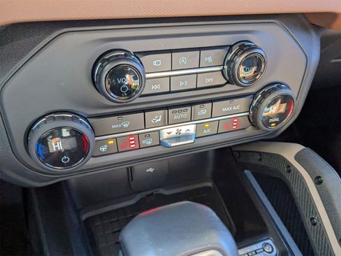 Certified 2024 Ford Bronco Outer Banks w/ Sasquatch Package image 23