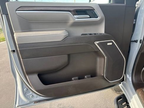 Used 2024 Chevrolet Silverado 1500 LT Trail Boss w/ Convenience Package II image 10