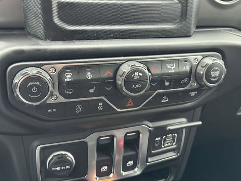 Used 2023 Jeep Wrangler Sport image 15