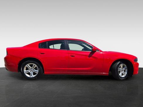 Used 2022 Dodge Charger SXT image 3