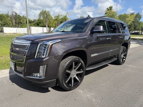 Used 2016 Cadillac Escalade Luxury AWD/4WD image 1