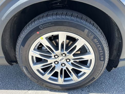 New 2026 Ford Explorer Platinum image 11