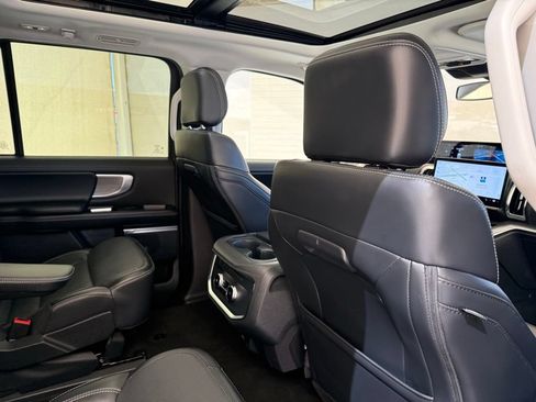 Used 2025 Ford Expedition Max Platinum AWD/4WD image 19