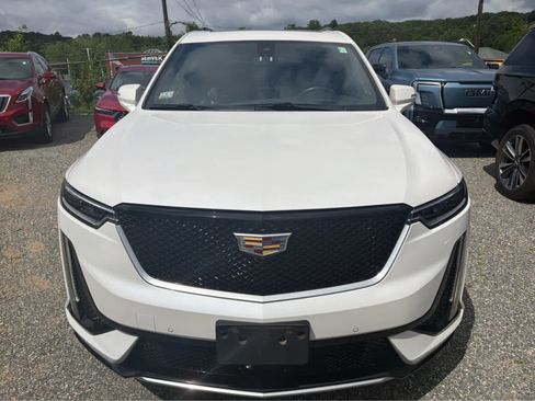Used 2020 Cadillac XT6 Sport w/ Platinum Package AWD/4WD image 2