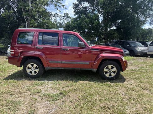 Used 2011 Jeep Liberty Sport AWD/4WD image 2