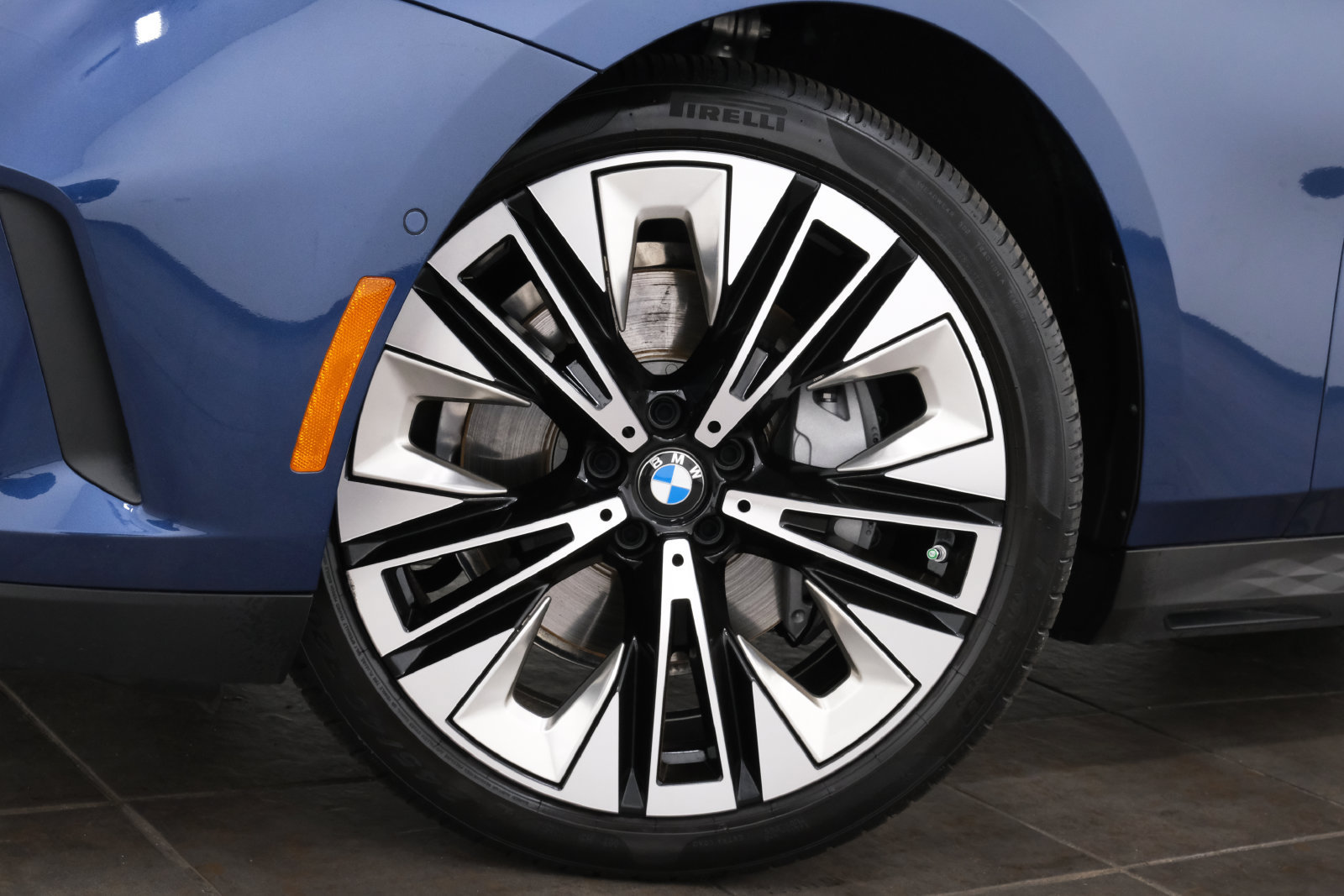 Used 2026 BMW 540i xDrive AWD/4WD image 2
