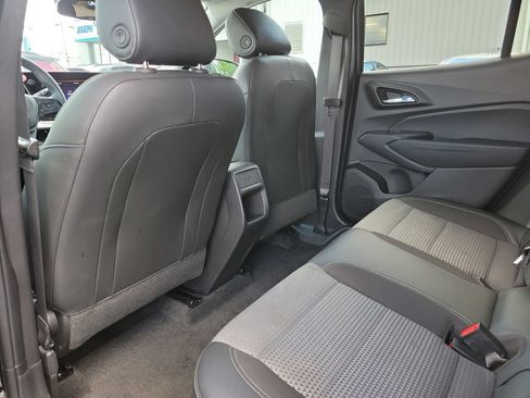Used 2025 Chevrolet Trax LT FWD image 16