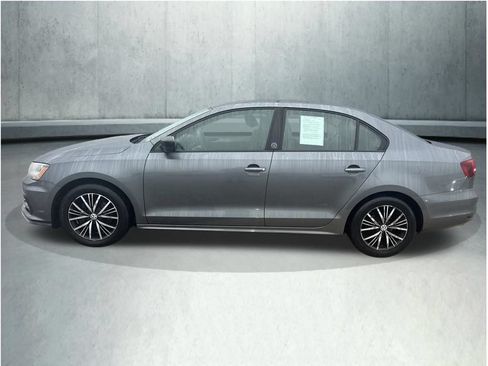 Used 2018 Volkswagen Jetta Wolfsburg Edition FWD image 2