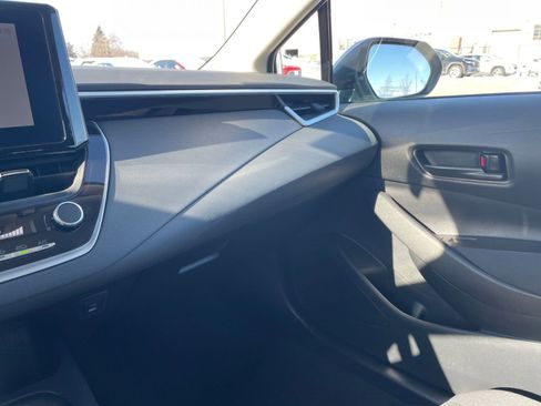 Used 2025 Toyota Corolla LE image 34